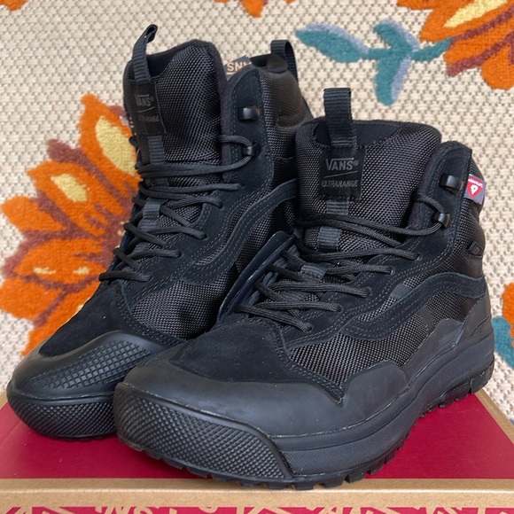 Vans WMNS Ultrarange Exo
Black/Black
VN0A4BVSBKA
Boots Sneakers - Picture 4 of 16